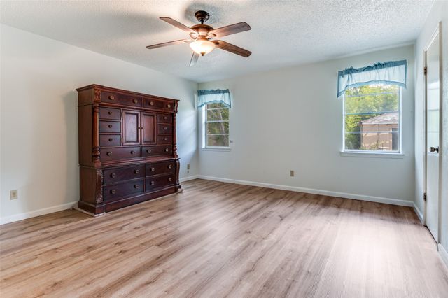 902 Nature Drive, Duncanville, TX 75116