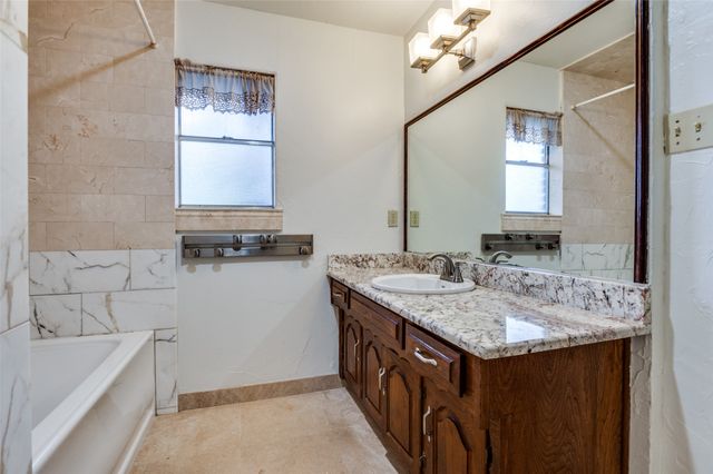 902 Nature Drive, Duncanville, TX 75116