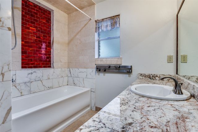 902 Nature Drive, Duncanville, TX 75116