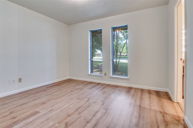 902 Nature Drive, Duncanville, TX 75116