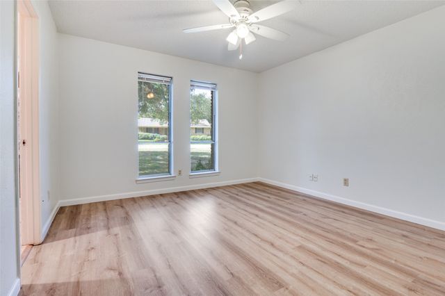 902 Nature Drive, Duncanville, TX 75116