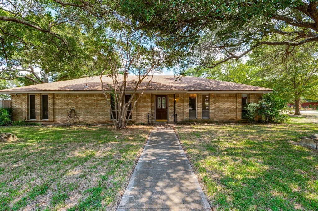902 Nature Drive, Duncanville, TX 75116