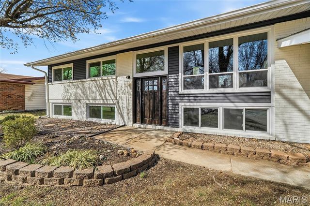 1131 Westleigh Terrace, Manchester, MO 63021