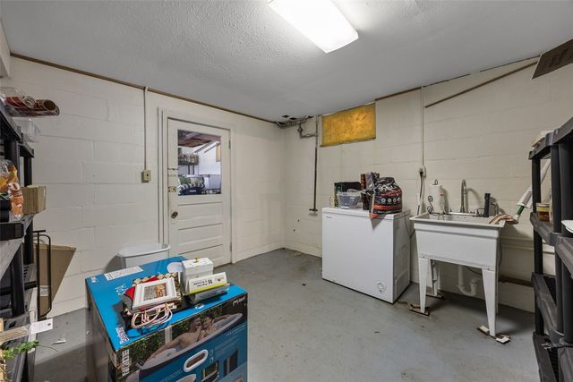 1285 30th Street NE, Cedar Rapids, IA 52402