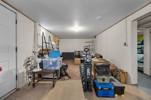 1285 30th Street NE, Cedar Rapids, IA 52402