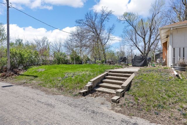 1285 30th Street NE, Cedar Rapids, IA 52402