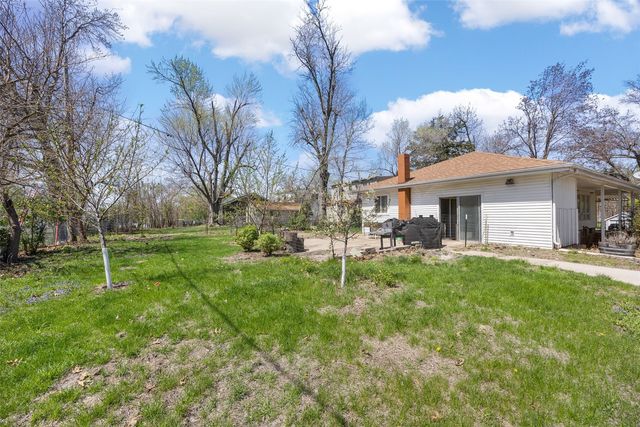 1285 30th Street NE, Cedar Rapids, IA 52402