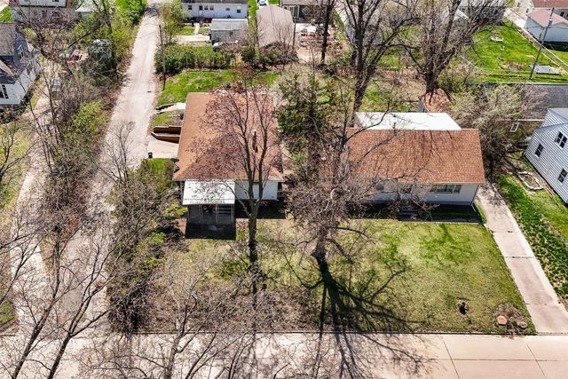 1285 30th Street NE, Cedar Rapids, IA 52402