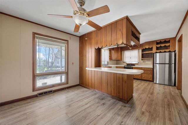 1285 30th Street NE, Cedar Rapids, IA 52402