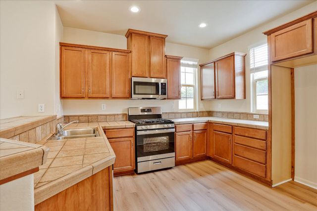 8717 Cortina Cir, Roseville, CA 95678