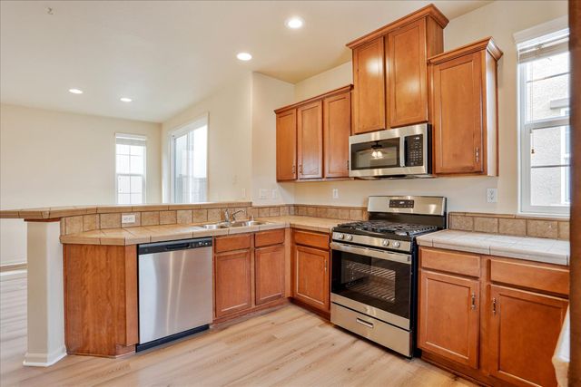 8717 Cortina Cir, Roseville, CA 95678