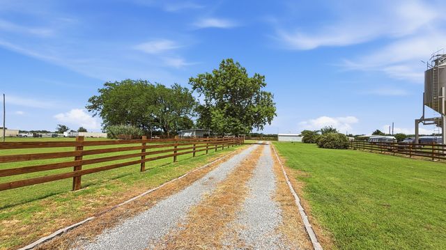 59 Noland Road, Whitesboro, TX 76273