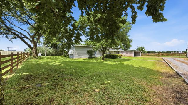 59 Noland Road, Whitesboro, TX 76273