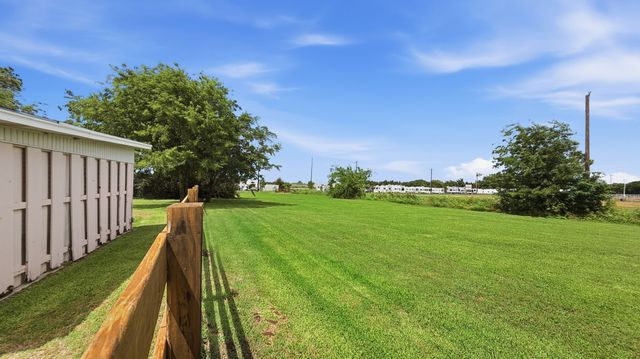 59 Noland Road, Whitesboro, TX 76273