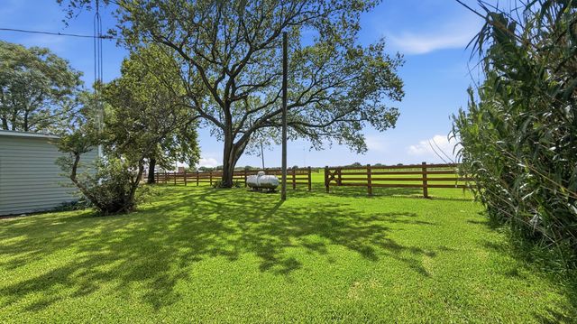 59 Noland Road, Whitesboro, TX 76273