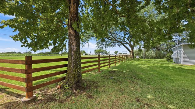 59 Noland Road, Whitesboro, TX 76273