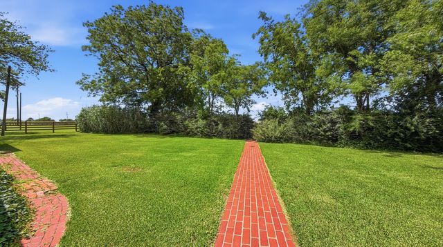 59 Noland Road, Whitesboro, TX 76273