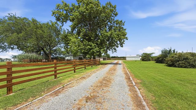 59 Noland Road, Whitesboro, TX 76273