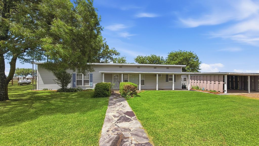 59 Noland Road, Whitesboro, TX 76273