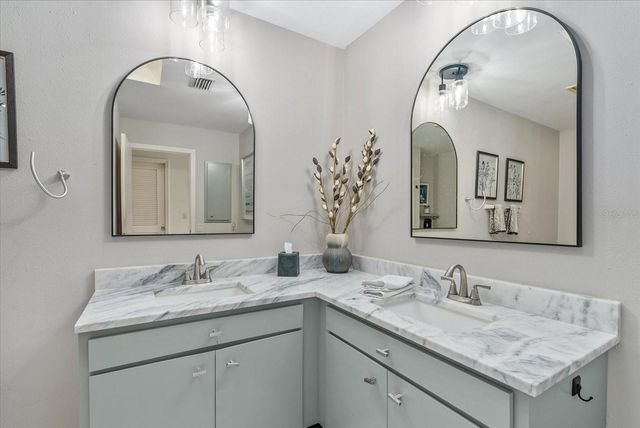 3862 WILSHIRE CIRCLE W 107, Sarasota, FL 34238