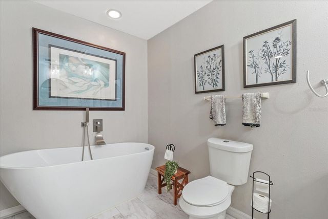 3862 WILSHIRE CIRCLE W 107, Sarasota, FL 34238