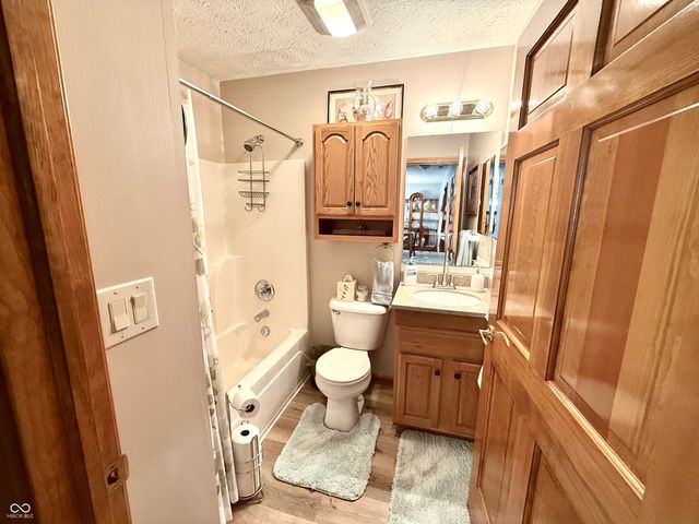 1806 Vidalia Court, Greenwood, IN 46143