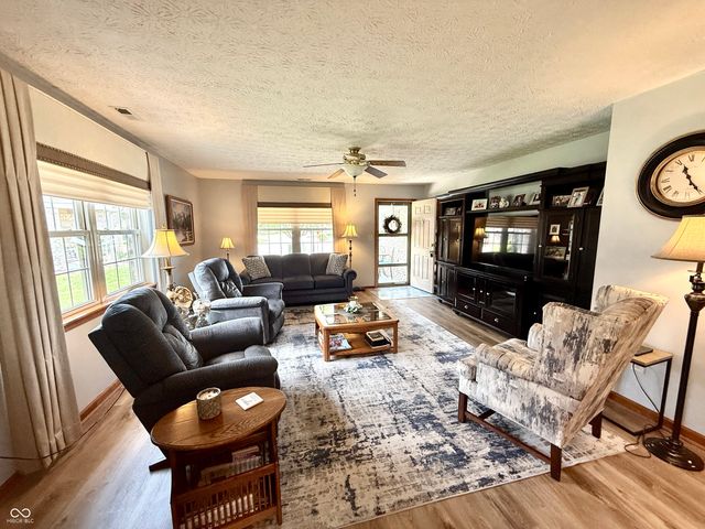 1806 Vidalia Court, Greenwood, IN 46143