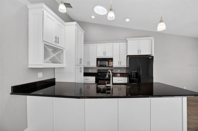 14617 LORIDAWN DRIVE 8, Seminole, FL 33776