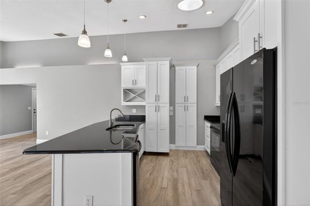 14617 LORIDAWN DRIVE 8, Seminole, FL 33776