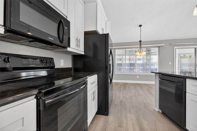 14617 LORIDAWN DRIVE 8, Seminole, FL 33776