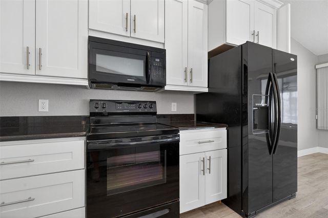 14617 LORIDAWN DRIVE 8, Seminole, FL 33776