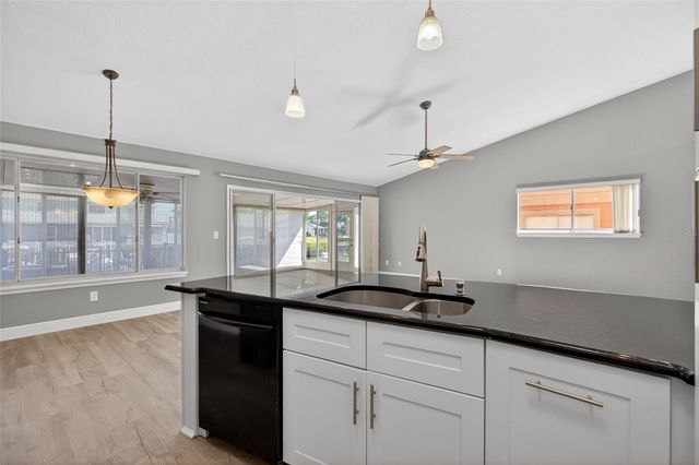 14617 LORIDAWN DRIVE 8, Seminole, FL 33776