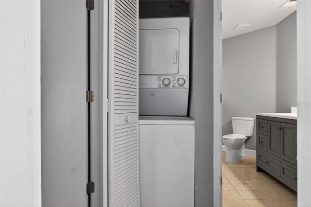 14617 LORIDAWN DRIVE 8, Seminole, FL 33776