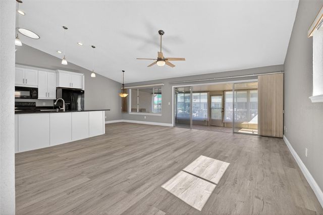 14617 LORIDAWN DRIVE 8, Seminole, FL 33776