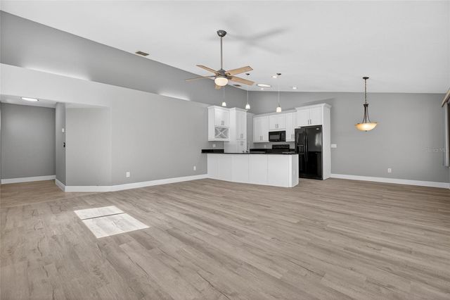 14617 LORIDAWN DRIVE 8, Seminole, FL 33776