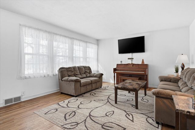 400 Mill Street, Excelsior, MN 55331