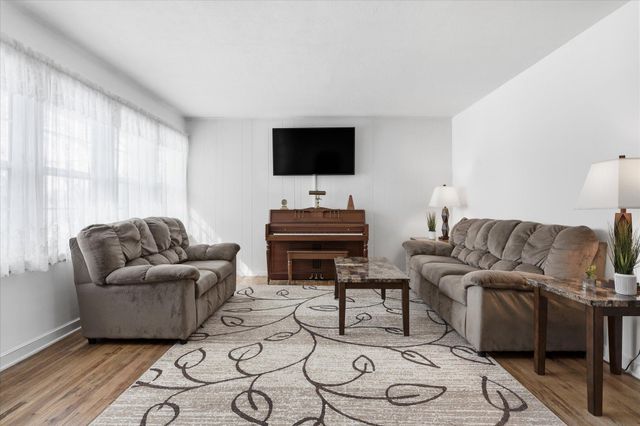 400 Mill Street, Excelsior, MN 55331