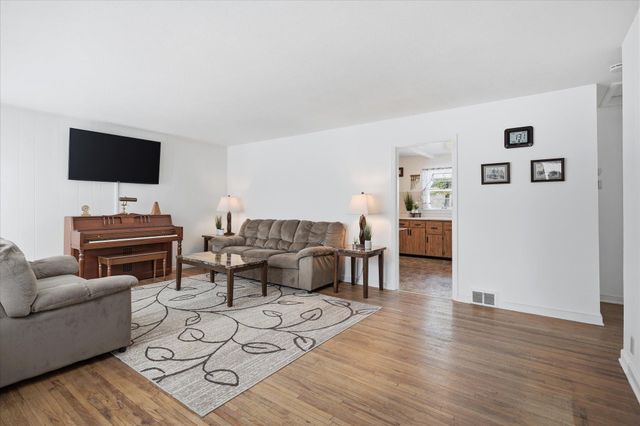 400 Mill Street, Excelsior, MN 55331