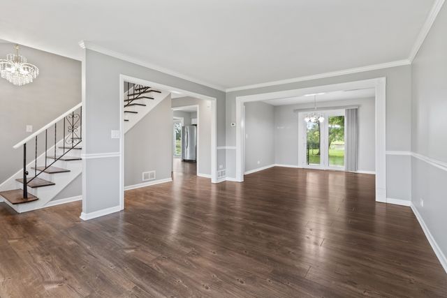 951 Dearborn Circle, Carol Stream, IL 60188