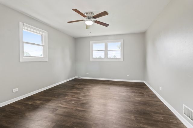 951 Dearborn Circle, Carol Stream, IL 60188