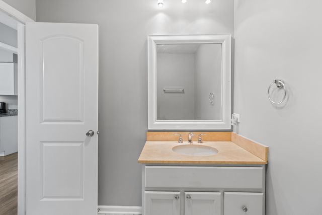 951 Dearborn Circle, Carol Stream, IL 60188