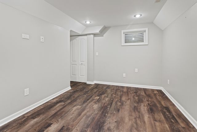 951 Dearborn Circle, Carol Stream, IL 60188