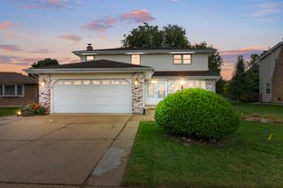 951 Dearborn Circle, Carol Stream, IL 60188