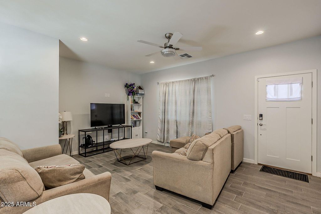 Image 10 of property listing at 3345 W SANTAN VISTA Drive, Eloy, AZ 85131