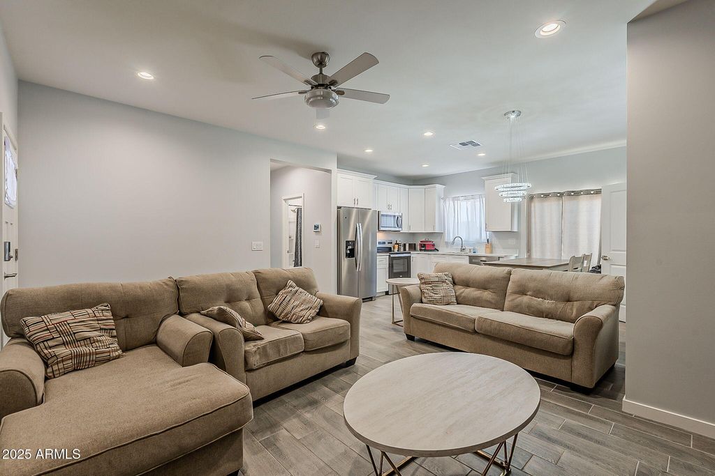 Image 6 of property listing at 3345 W SANTAN VISTA Drive, Eloy, AZ 85131