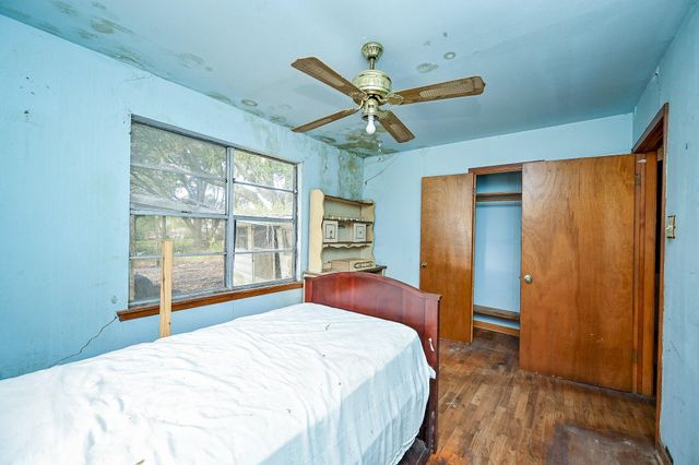 5905 Willow Drive, Pearland, TX 77584