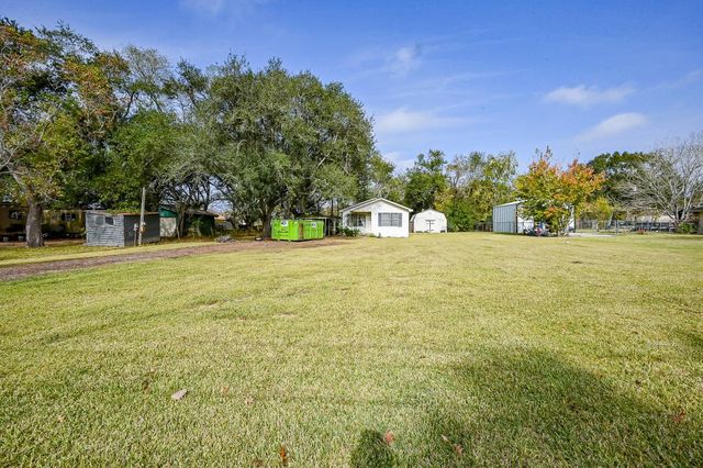 5905 Willow Drive, Pearland, TX 77584