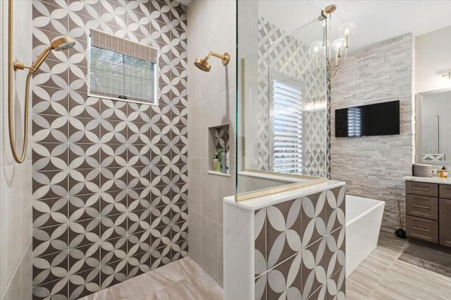 2398 HERITAGE LAKES DRIVE, Lakeland, FL 33803