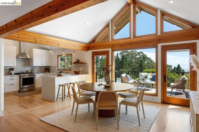 7008 Thornhill Dr, Oakland, CA 94611