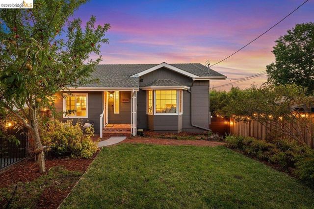 7008 Thornhill Dr, Oakland, CA 94611